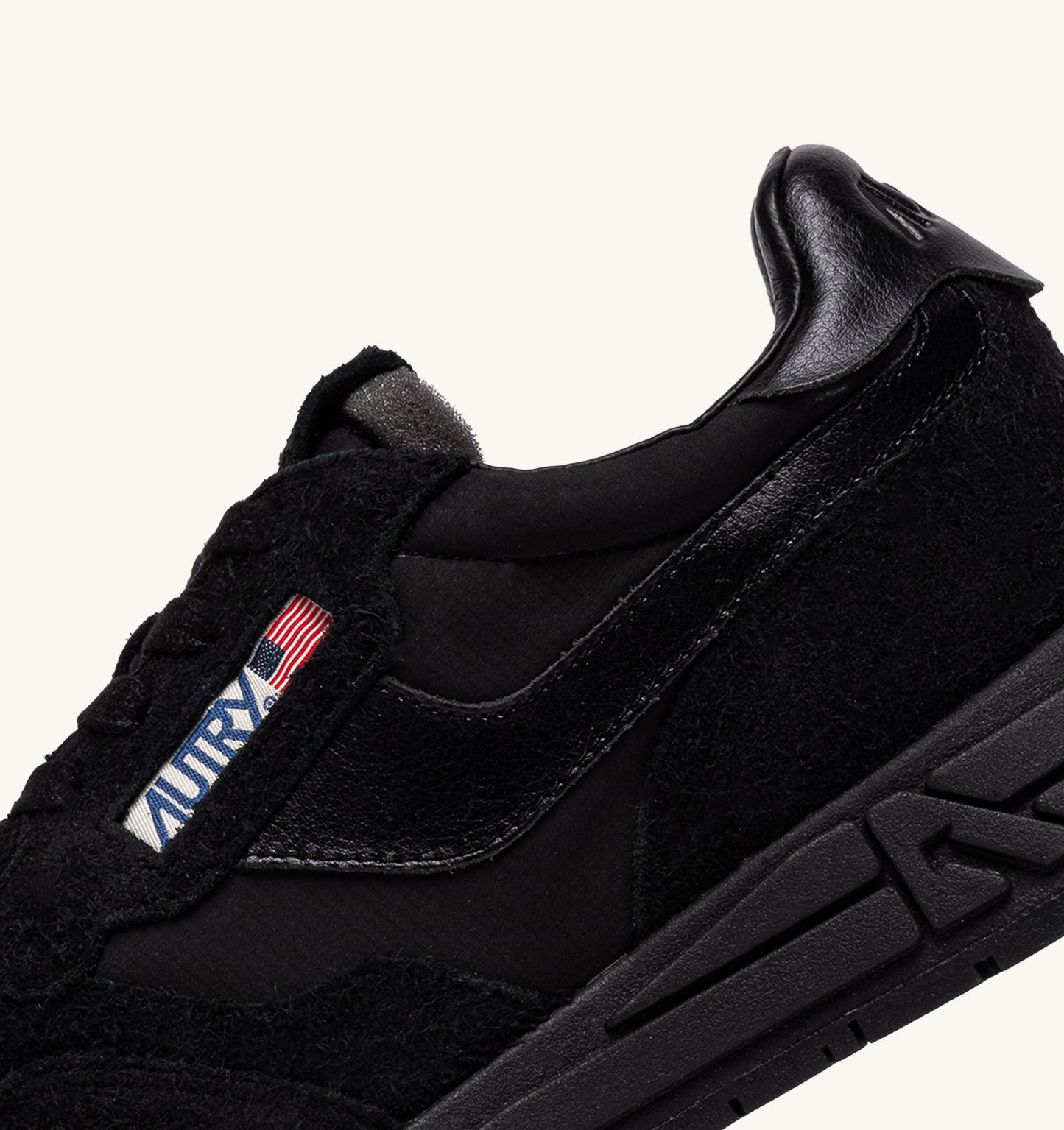 REELWIND LOW MAN RM04
